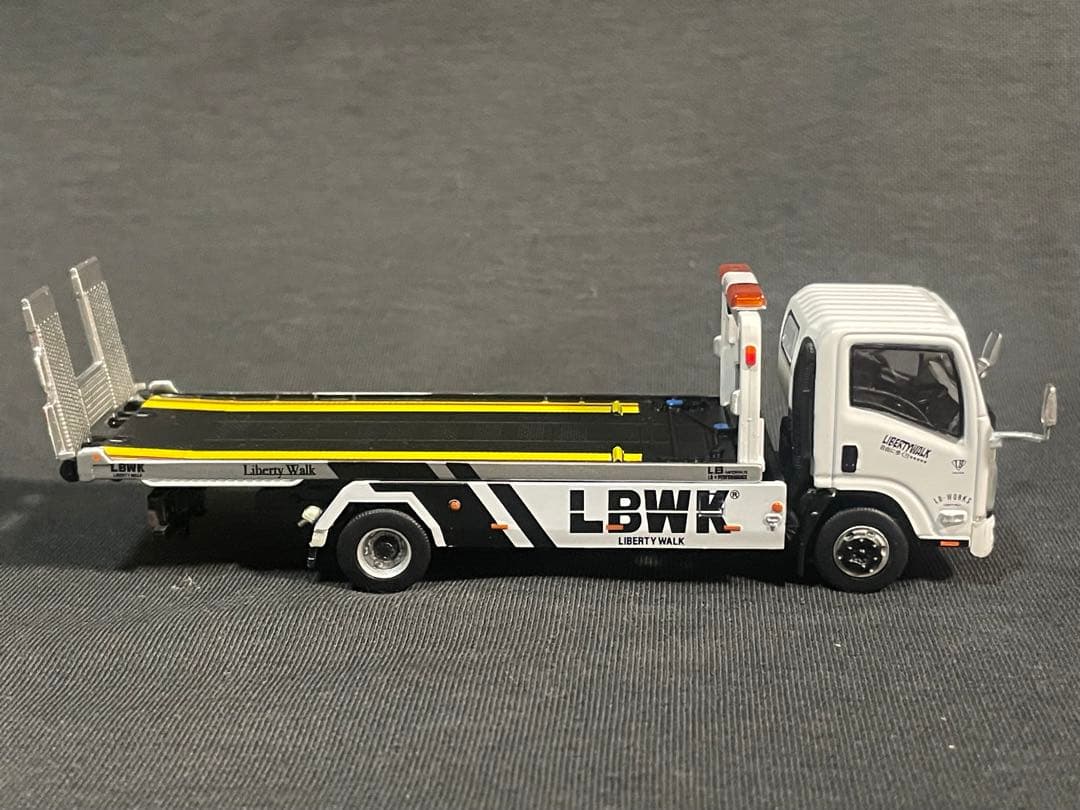 MINI GT Isuzu Nシリーズ(ELF) 車両積載車 LBWK ホワイト