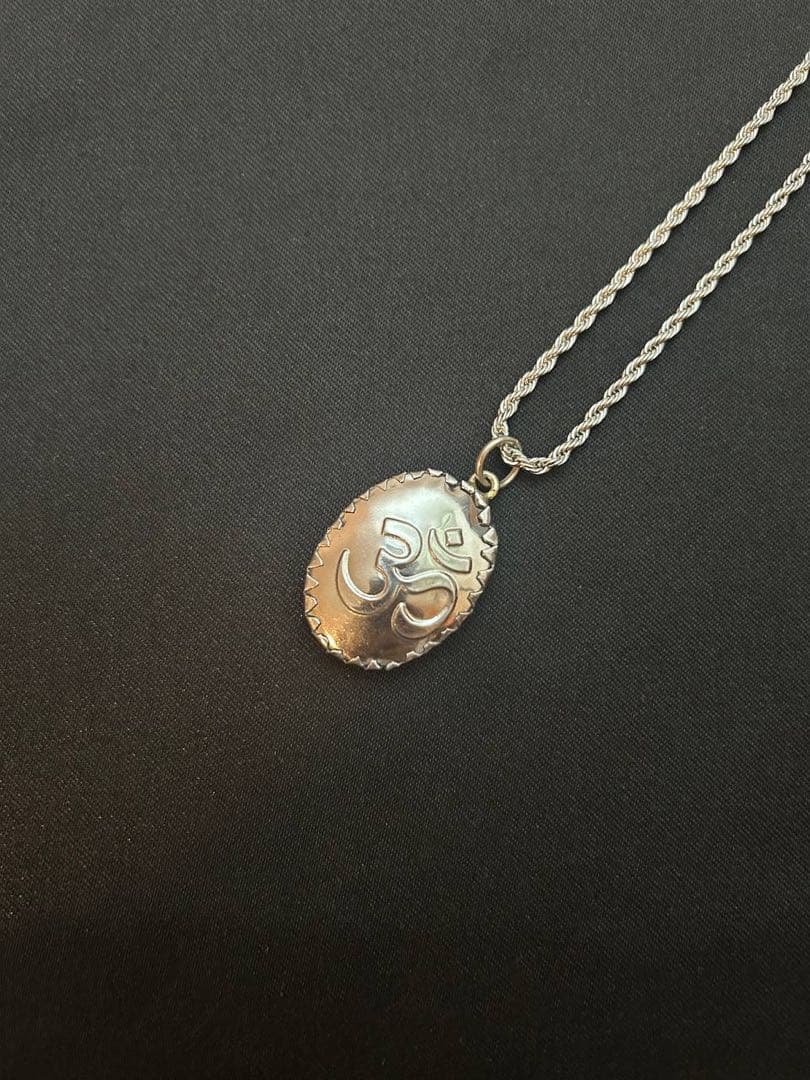 藤井風 イメージペンダント ネックレス 【オーム文字・クリシュナ・赤】