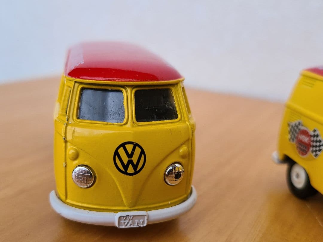 トミカ/Tomika　ビンテージ　VWデリバリーバン(左)
