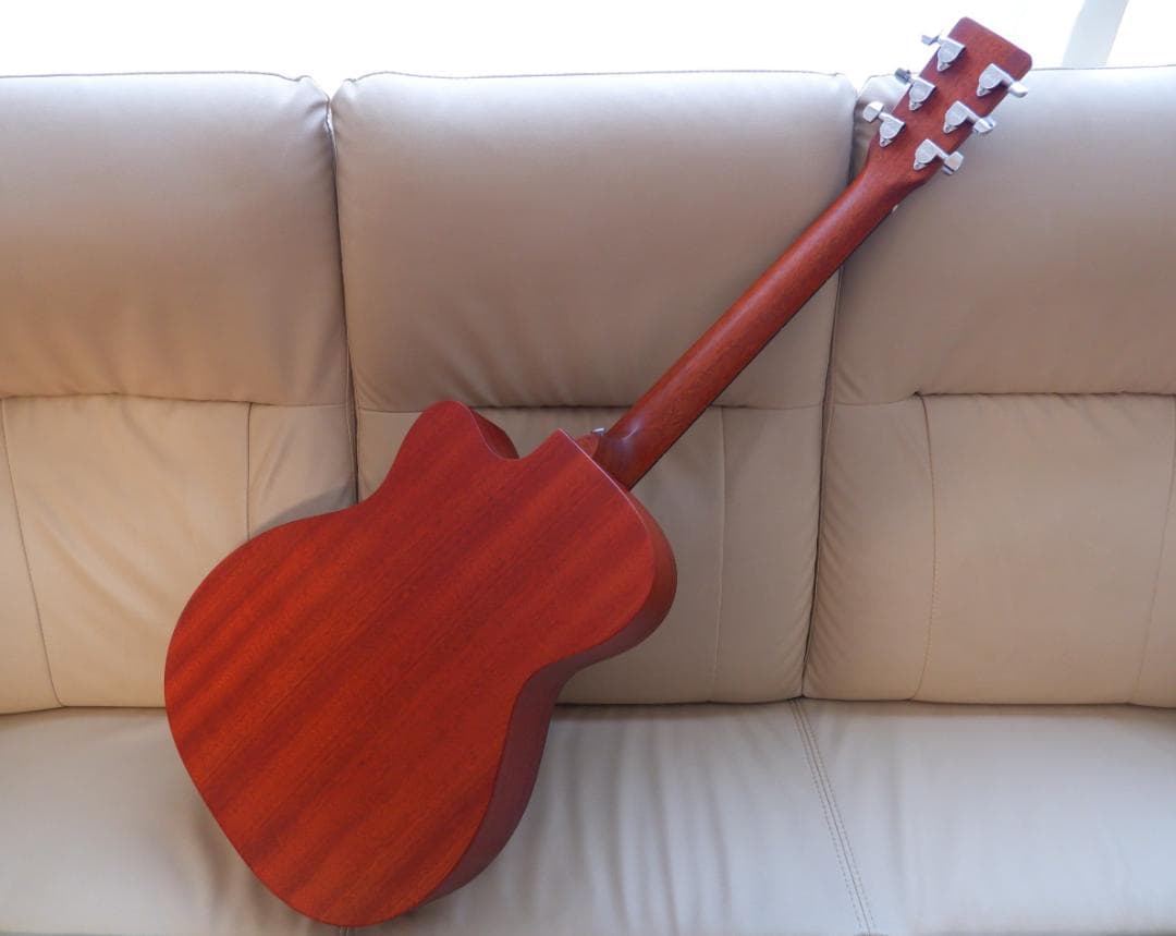 マーチンのエレアコ　Martin 000CJR-10E Natural