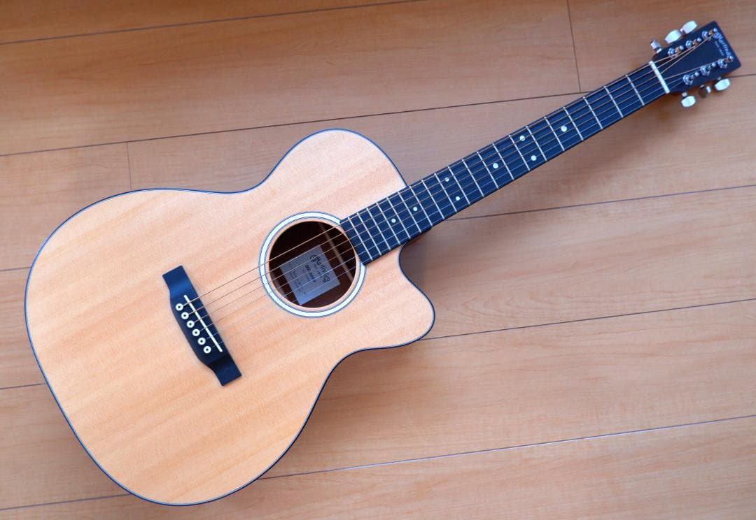 マーチンのエレアコ　Martin 000CJR-10E Natural
