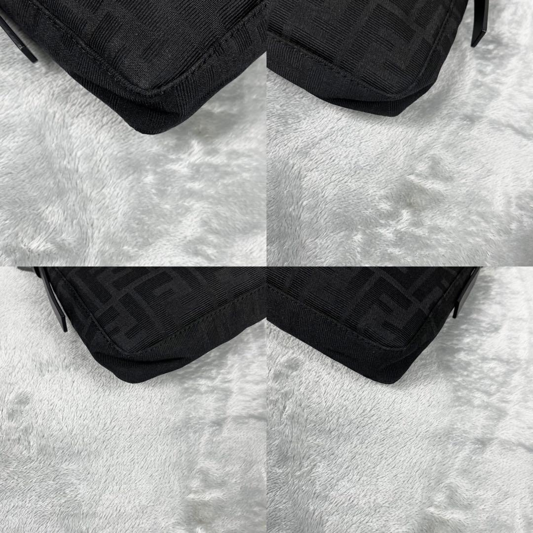 美品 FENDI フェンディ アクセサリーポーチ ズッカ柄 ブラック 黒