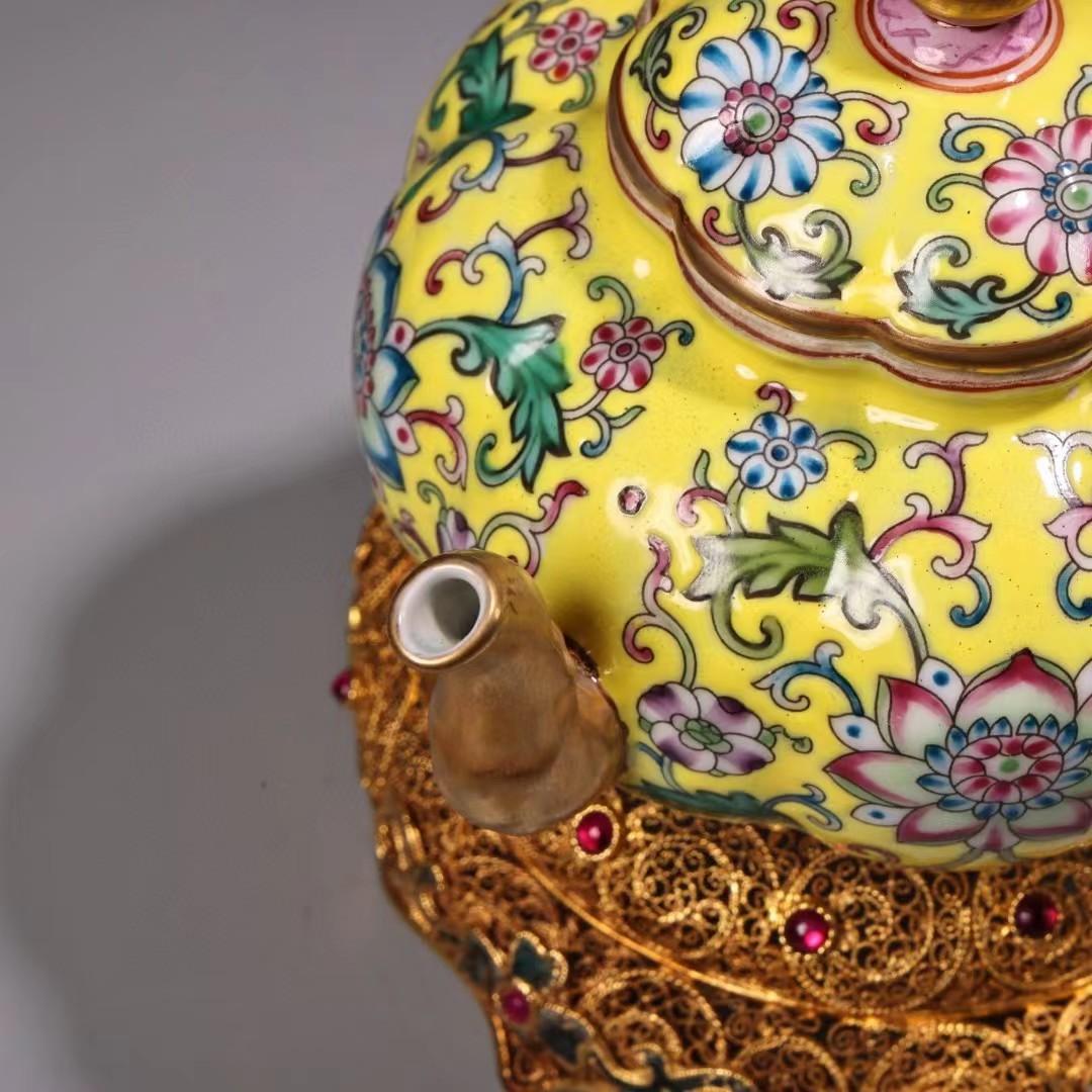 中国古美術・珍品旧蔵七宝彩と鎏金の磁器の茶壺・急須・底台付・文房具・置物・茶道具