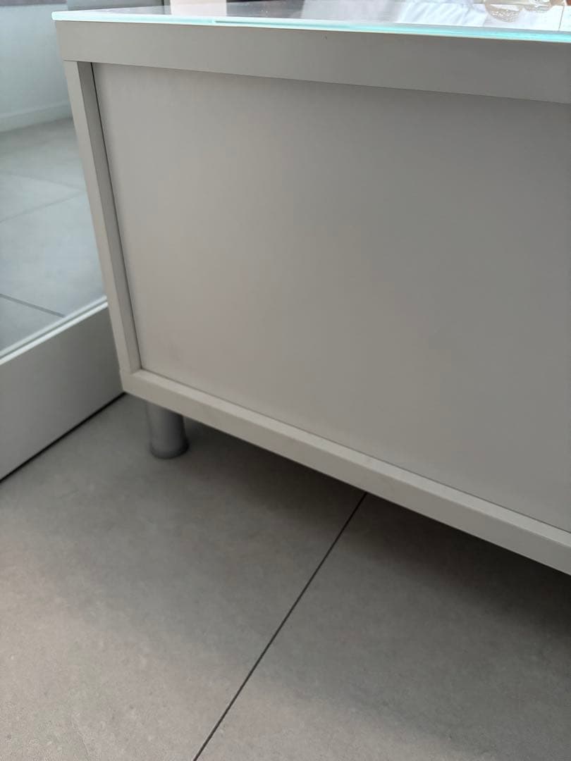 IKEAベストー 組立済みホワイト テレビ台 ガラス天板付き