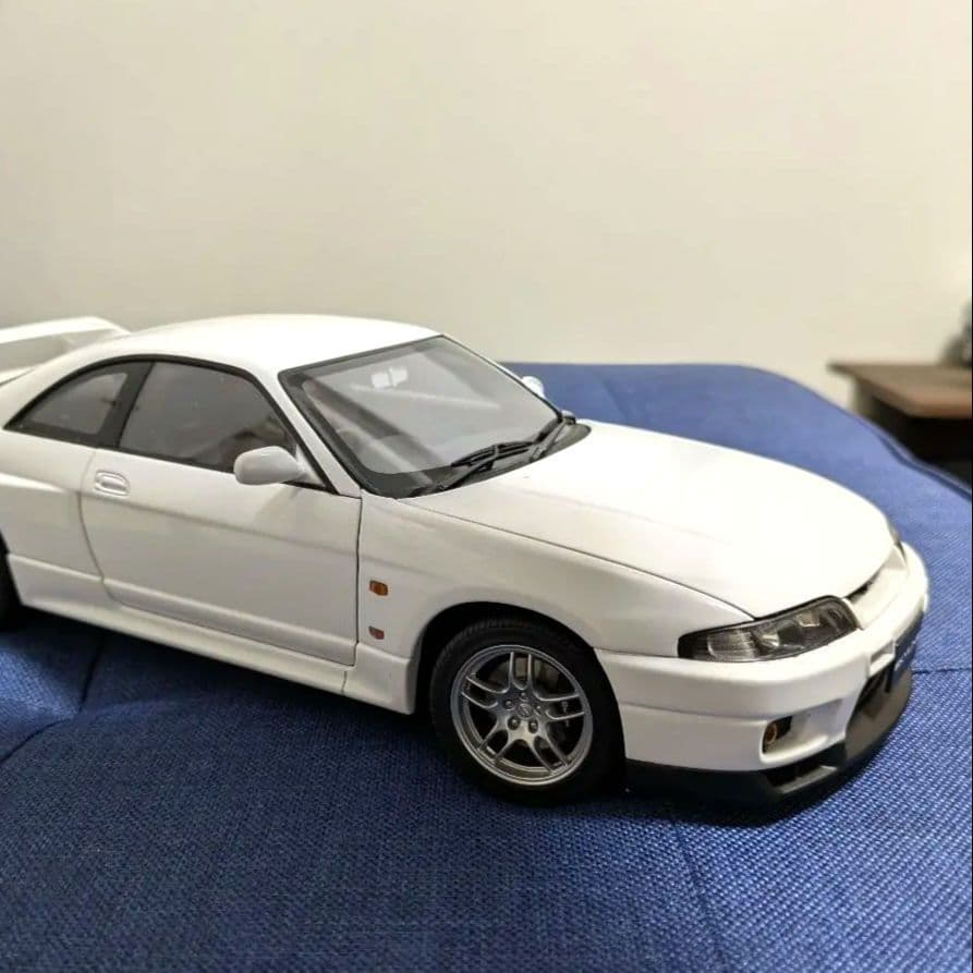 オートアート R33 スカイライン GT-R 1/18 R32 R34