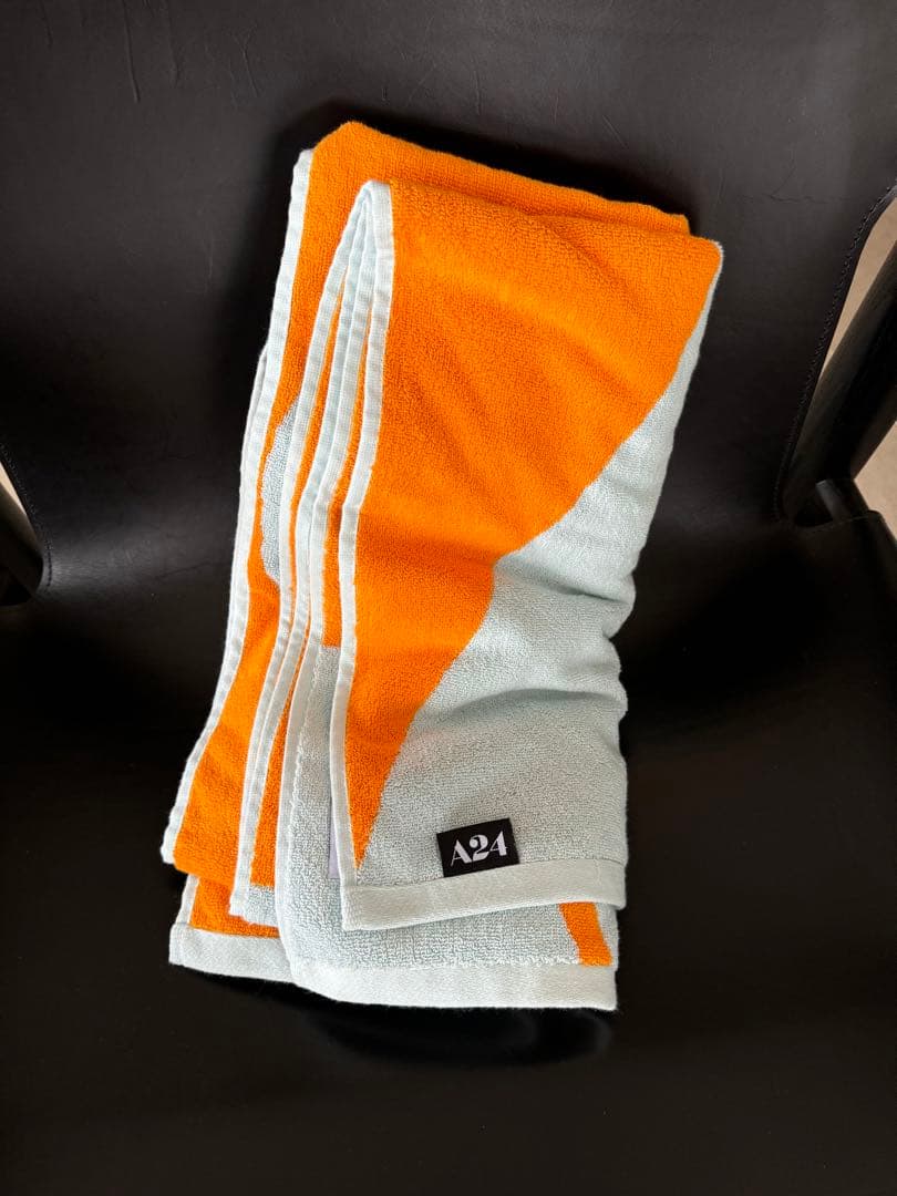 A24 ロゴスクランブル バスタオル