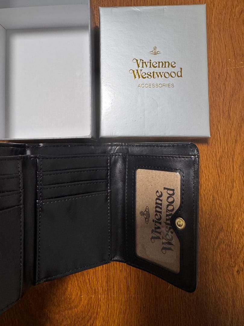 Vivienne Westwood ブラック三つ折り財布 h1