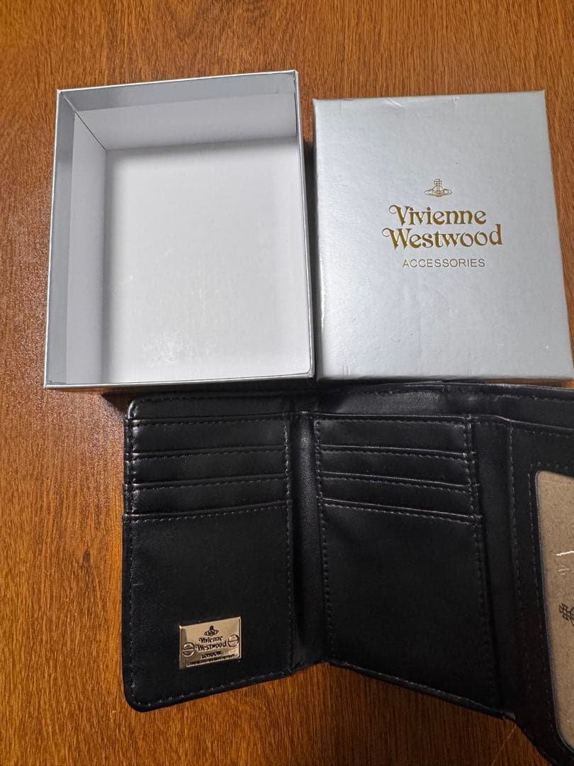 Vivienne Westwood ブラック三つ折り財布 h1