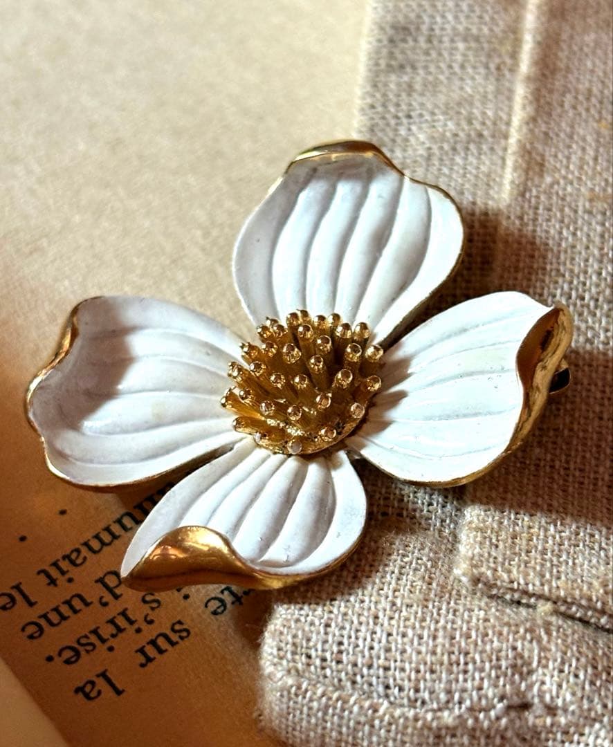 ★光と風★3383☆クラウントリファリ/ハナミズキブローチ他2点