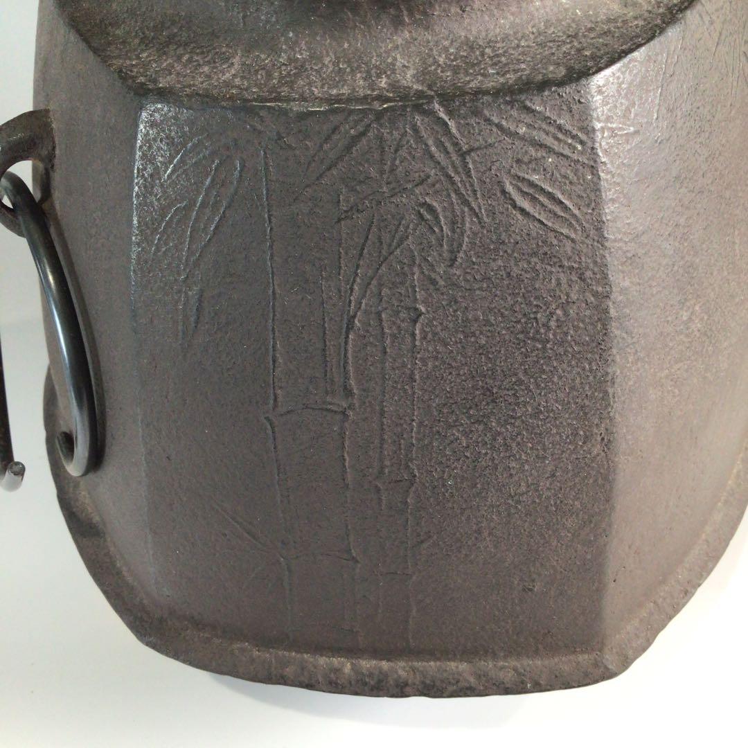 Ｐ４７６　茶釜　『釜師　畠春斎造』『竹紋』『六方翼形釜』　共箱　茶道具