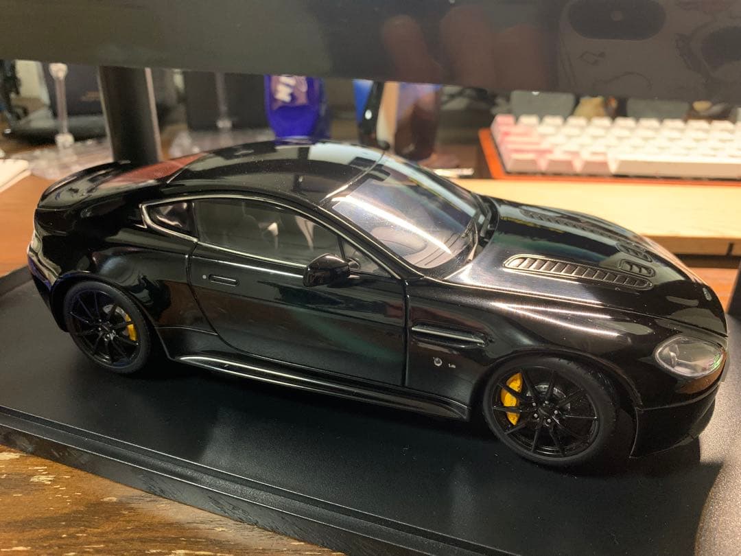 1/18 オートアート アストンマーチン V12ヴァンテージS