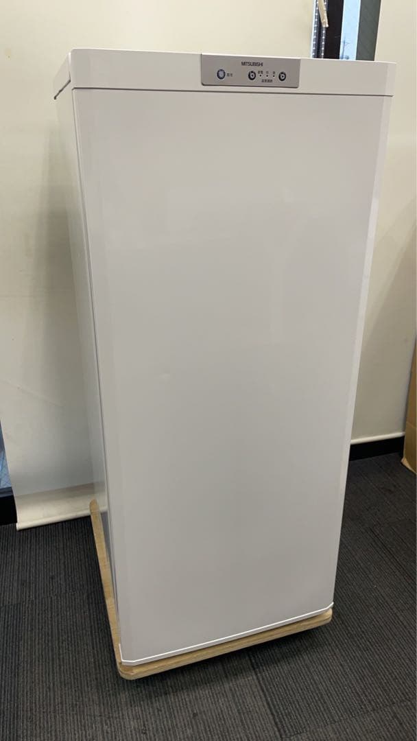 名古屋市近郊送料無料★中古格安！三菱電機ノンフロン冷凍庫 MF-U12N-W