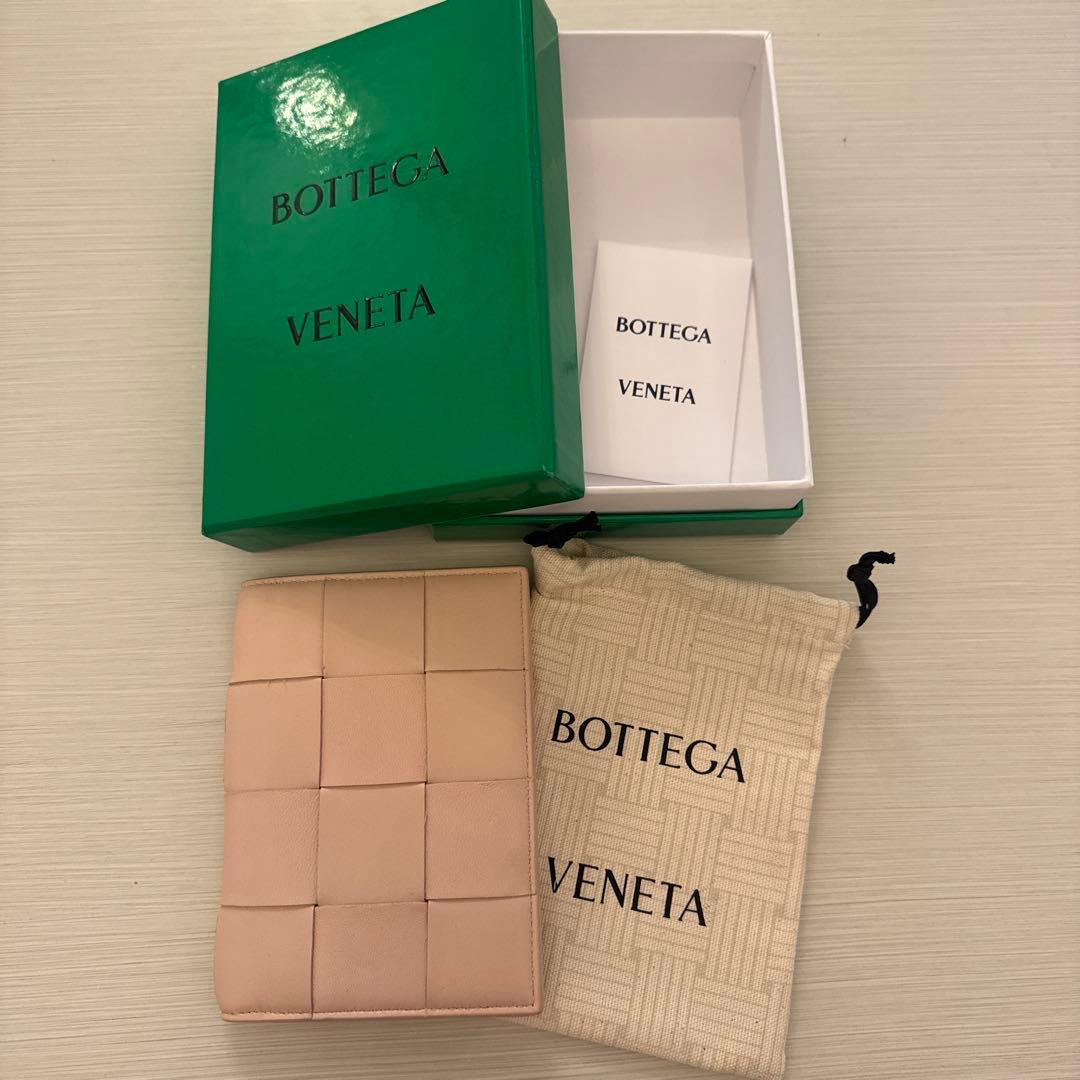 超レア　BOTTEGA VENETA カセット パスポートケース ピンク