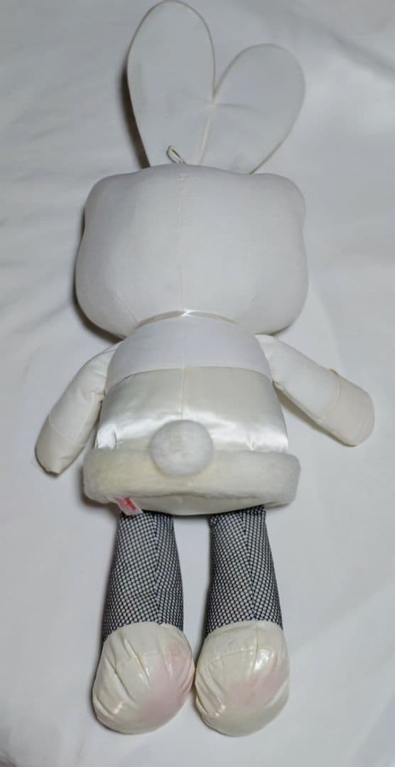 サンリオハロービッグバニーガールキティちゃんぬいぐるみ。