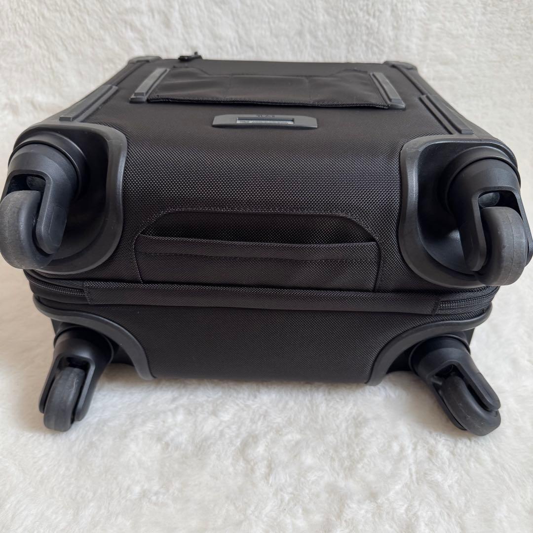 美品　TUMI コンパクト　4ウィール　キャリーケース　黒　出張　ビジネス