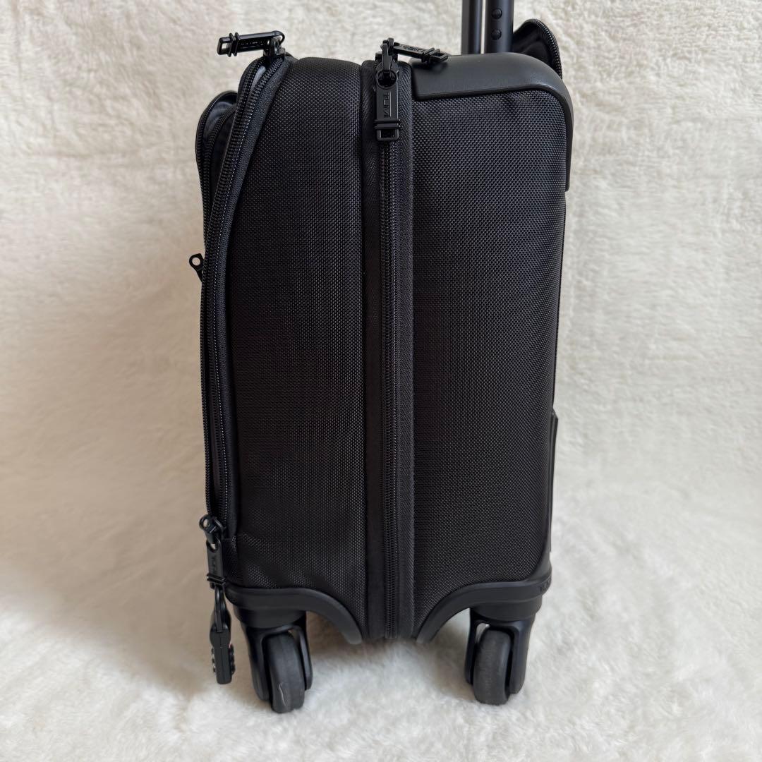 美品　TUMI コンパクト　4ウィール　キャリーケース　黒　出張　ビジネス