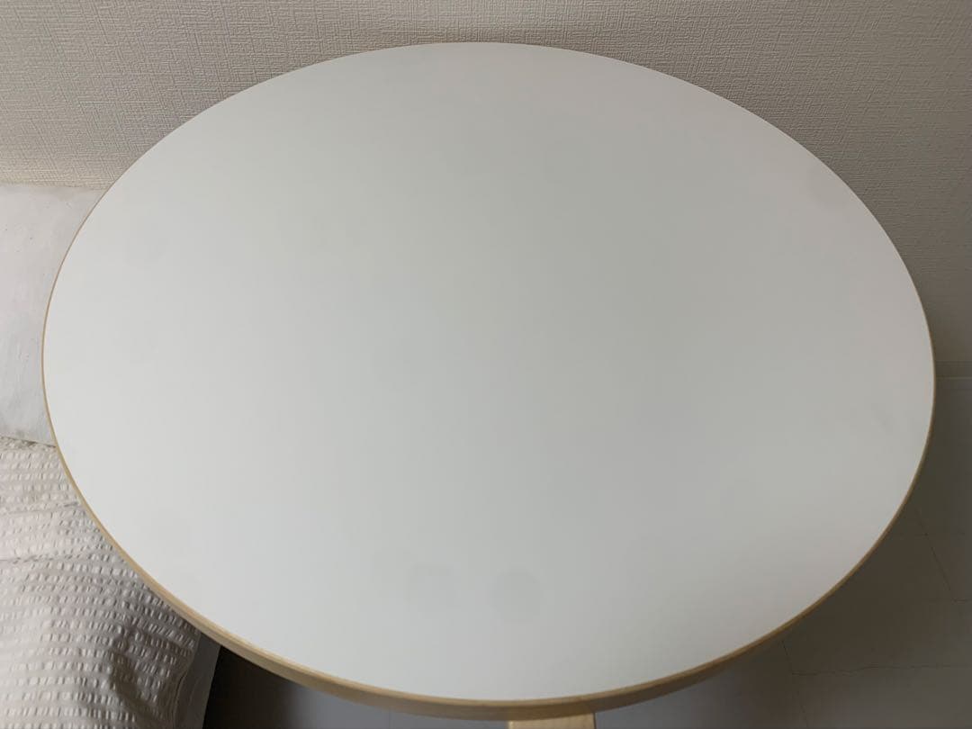☆ Artek 90B ラウンドテーブル　ホワイトラミネート