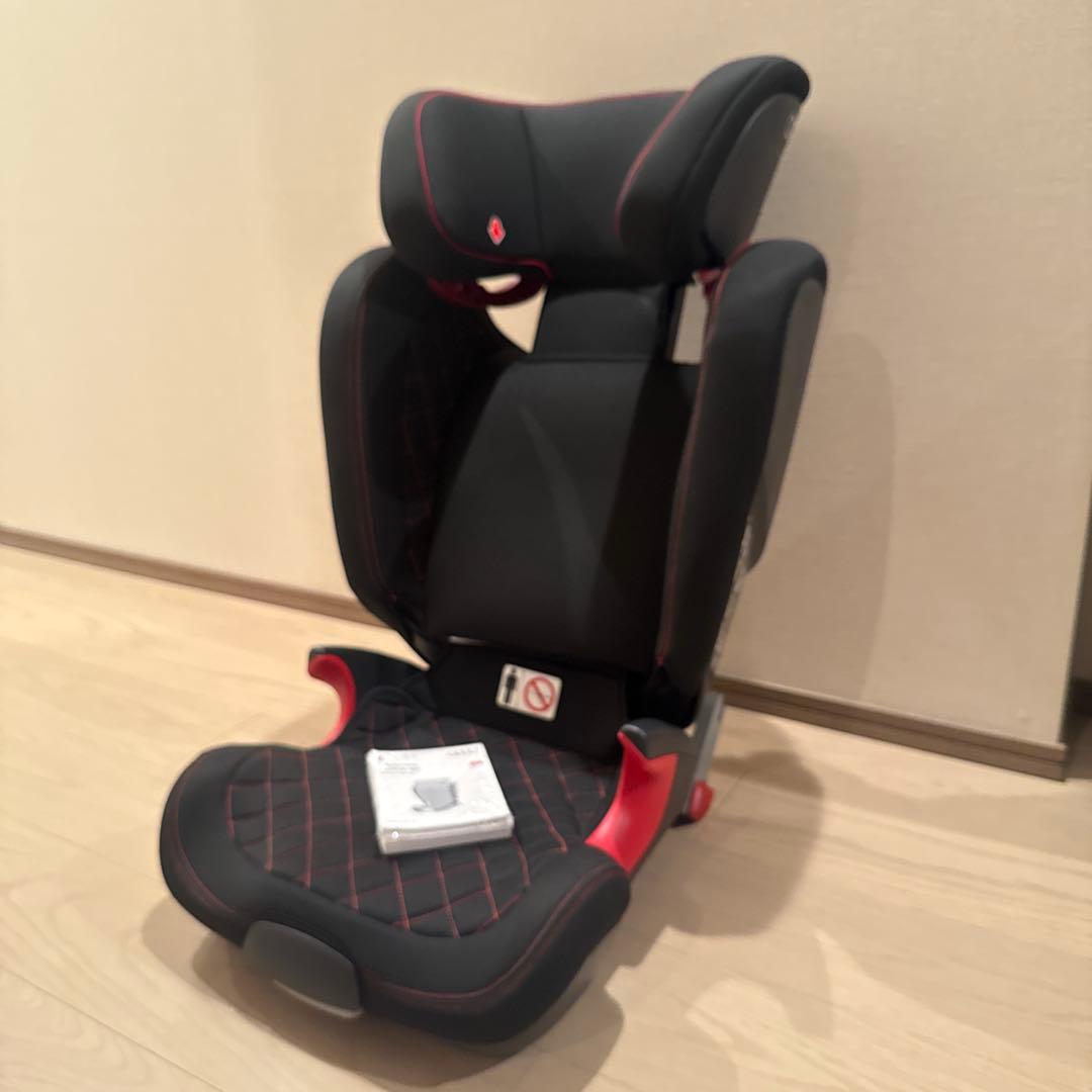 Audi ジュニアシート 黒 赤
