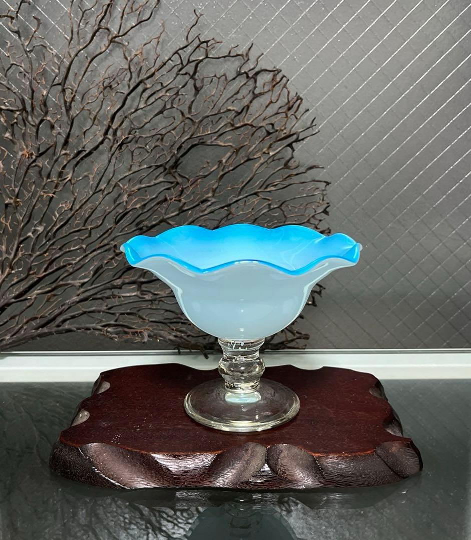 骨董　時代　２色バイカラーフリル 乳白色ガラス　水色　脚付コンポート　菓子器
