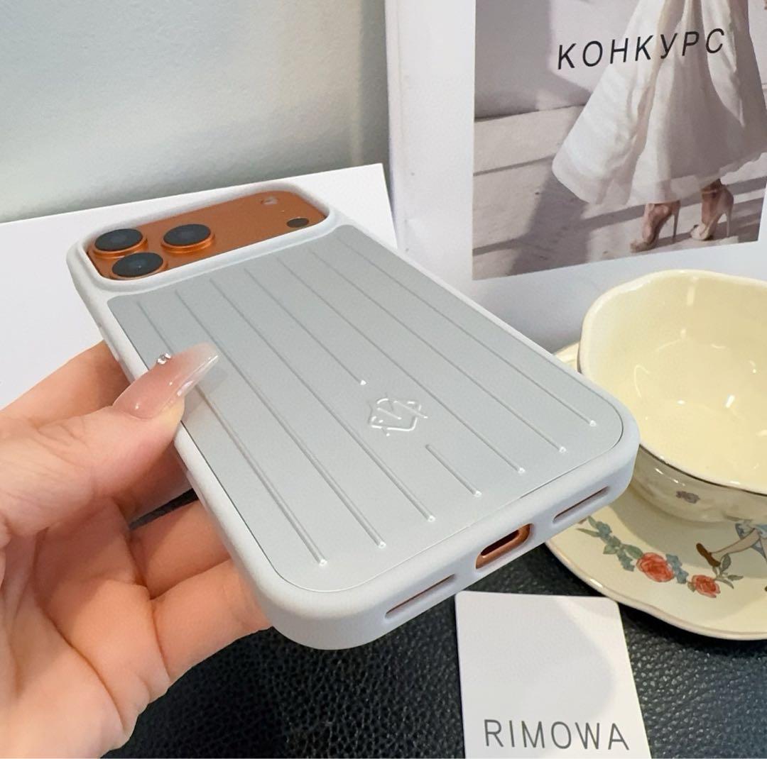 RIMOWA リブデザイン iPhone 17 proケース シルバー系