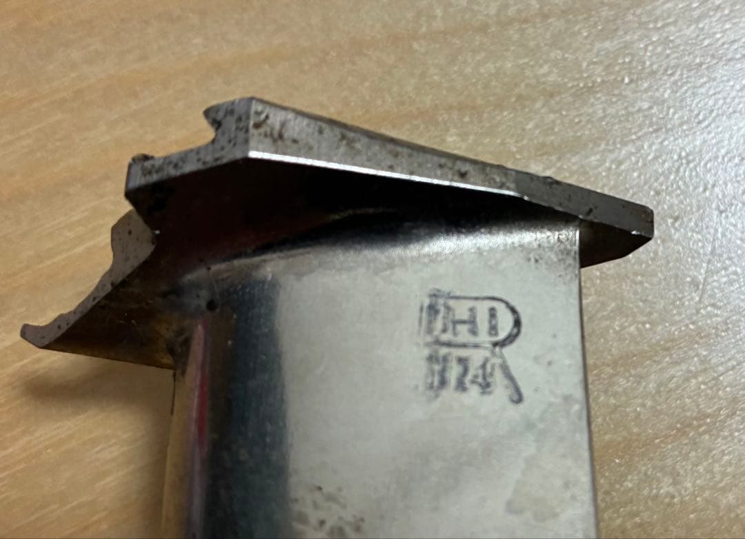 タービンブレード 航空機 飛行機 ジェットエンジン　部品 パーツ