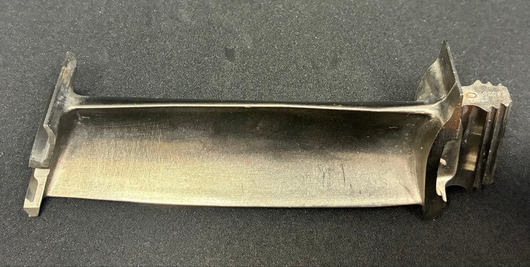 タービンブレード 航空機 飛行機 ジェットエンジン　部品 パーツ