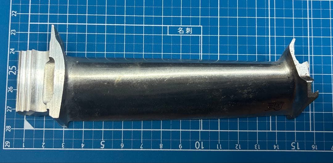 タービンブレード 航空機 飛行機 ジェットエンジン　部品 パーツ
