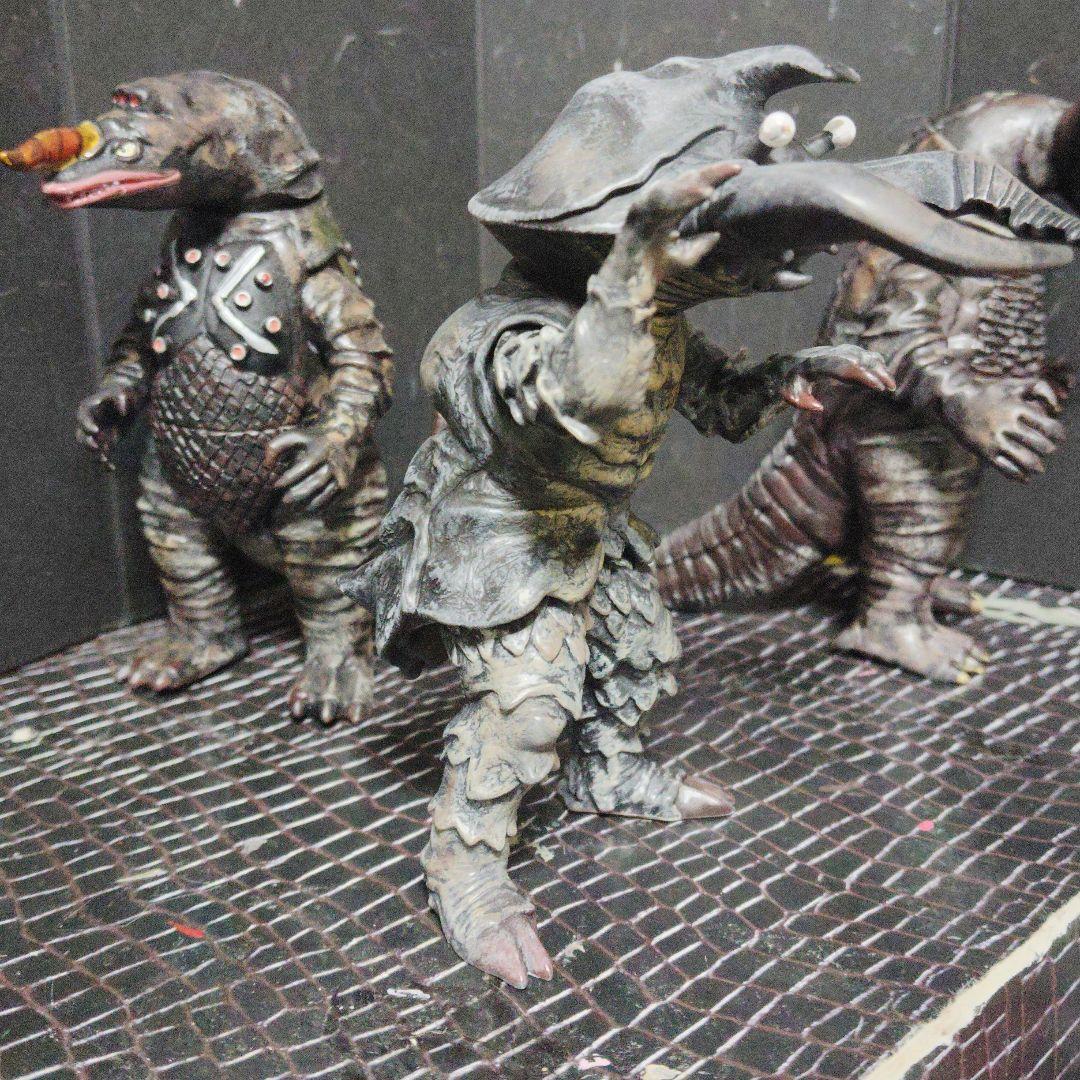 最終価格ウルトラ怪獣現行シリーズ初代マン怪獣ザラガス.アントラー.ゴモラ