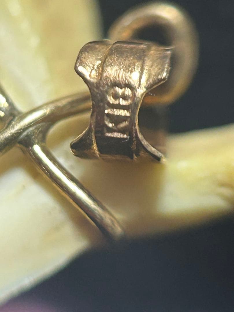 K18天然素材の歯ペンダント ゴールド装飾