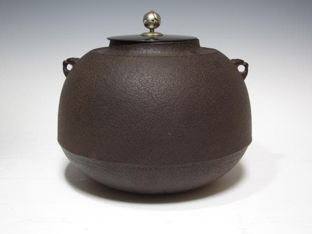 【セール】☆　大徳寺　細合喝堂　自筆釜　かわいらしい形の釜です☆y244