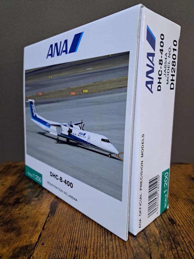 【美品】ANA 全日空商事　DHC-8-400 JA854A 1/200