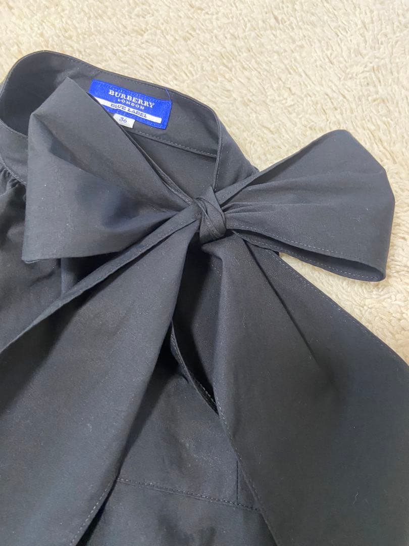 美品バーバリーノースリーブリボントップス36