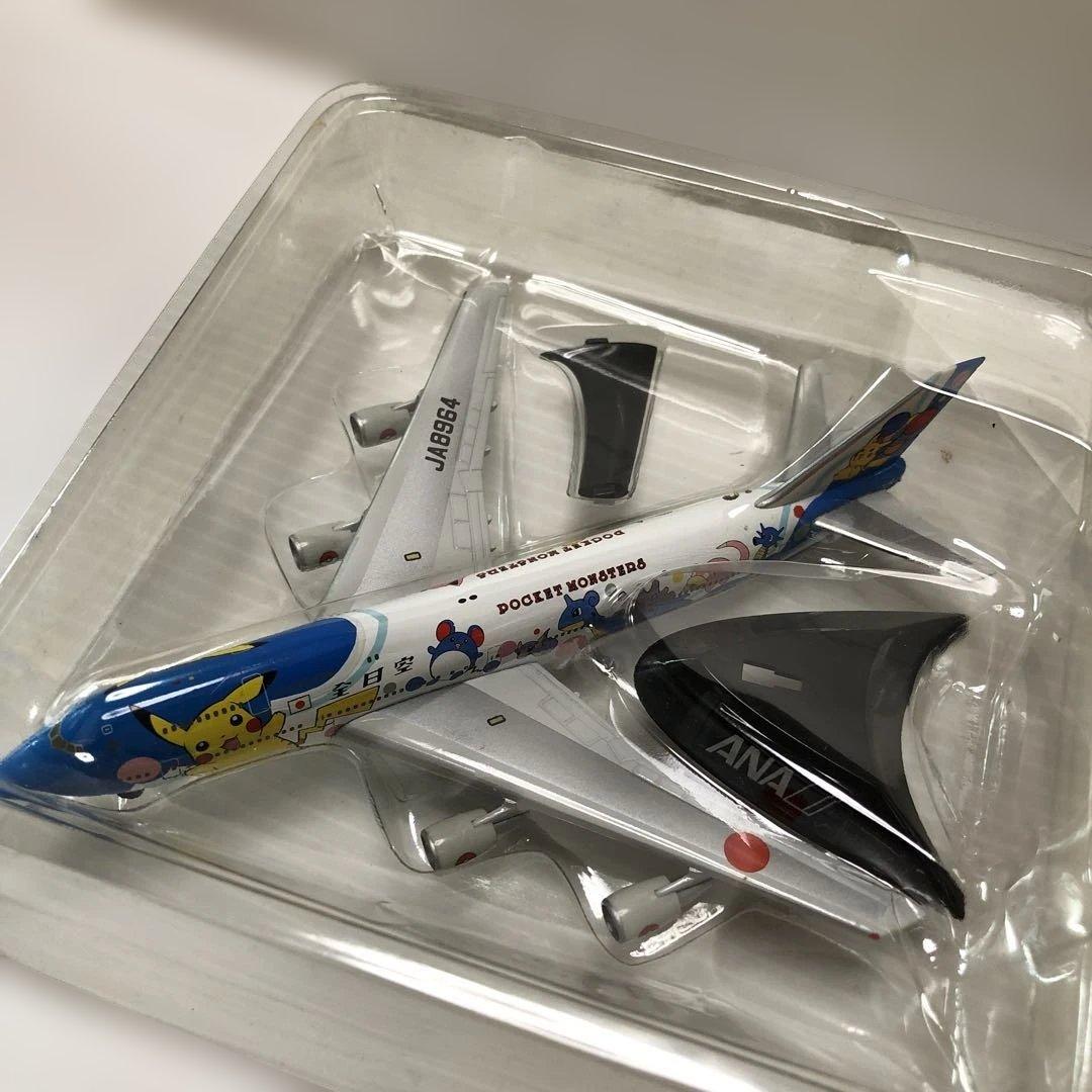 全日空商事　1/500 747ー400ポケモン　2機