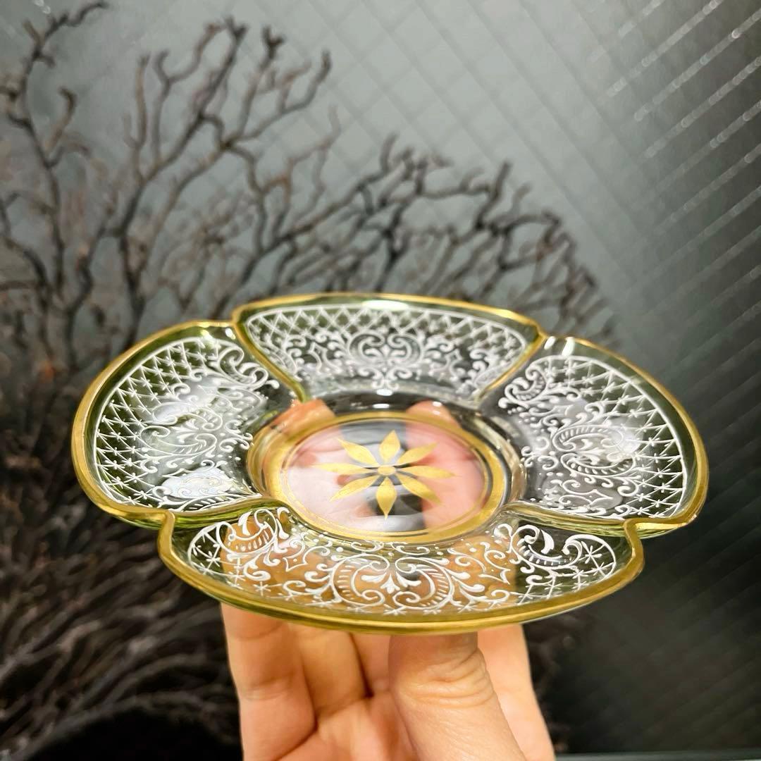 骨董　時代ガラス　精密エナメル絵付け　金彩　四葉型　ウランガラス　プレート１客