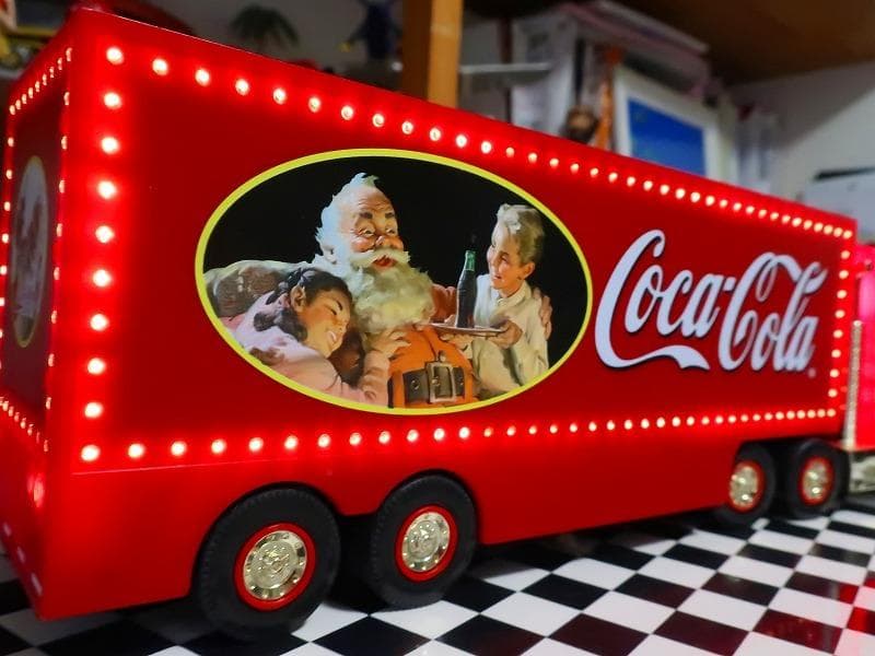 コカコーラ サンタトラック イルミネーション クリスマス 電飾パレード