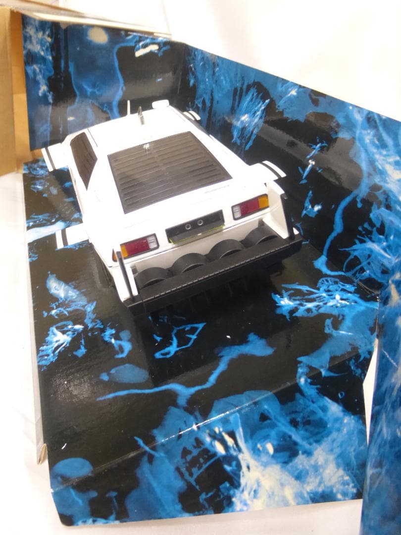 1/18 オートアート　ロータス エスプリ 007 私を愛したスパイ サブマリン