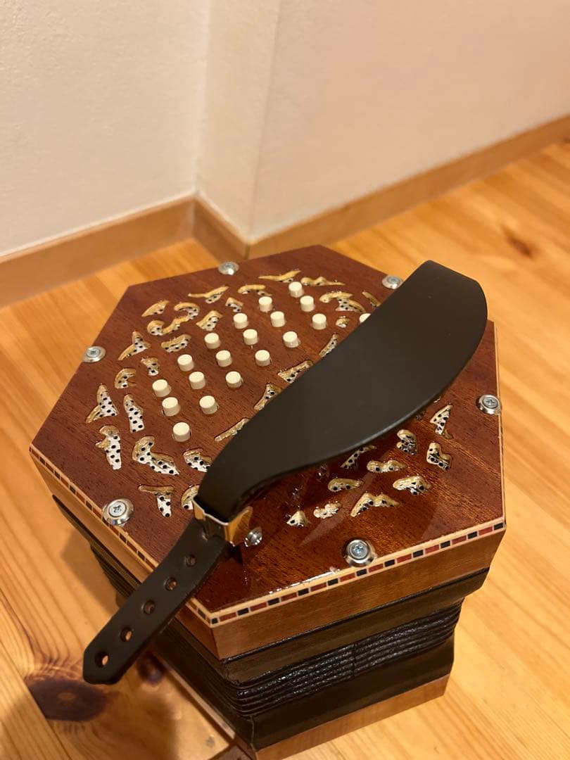 40ボタン　コンサーティーナ 木製 六角形