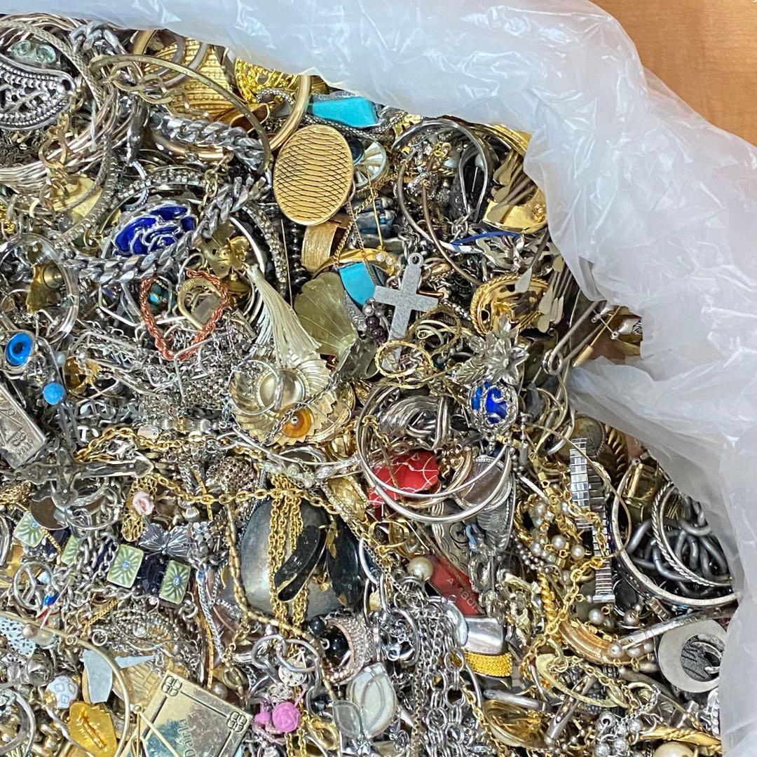 大量　まとめ売り　ジャンク　未選別　アクセサリー色々⑪　約9.7㎏　ネックレス他