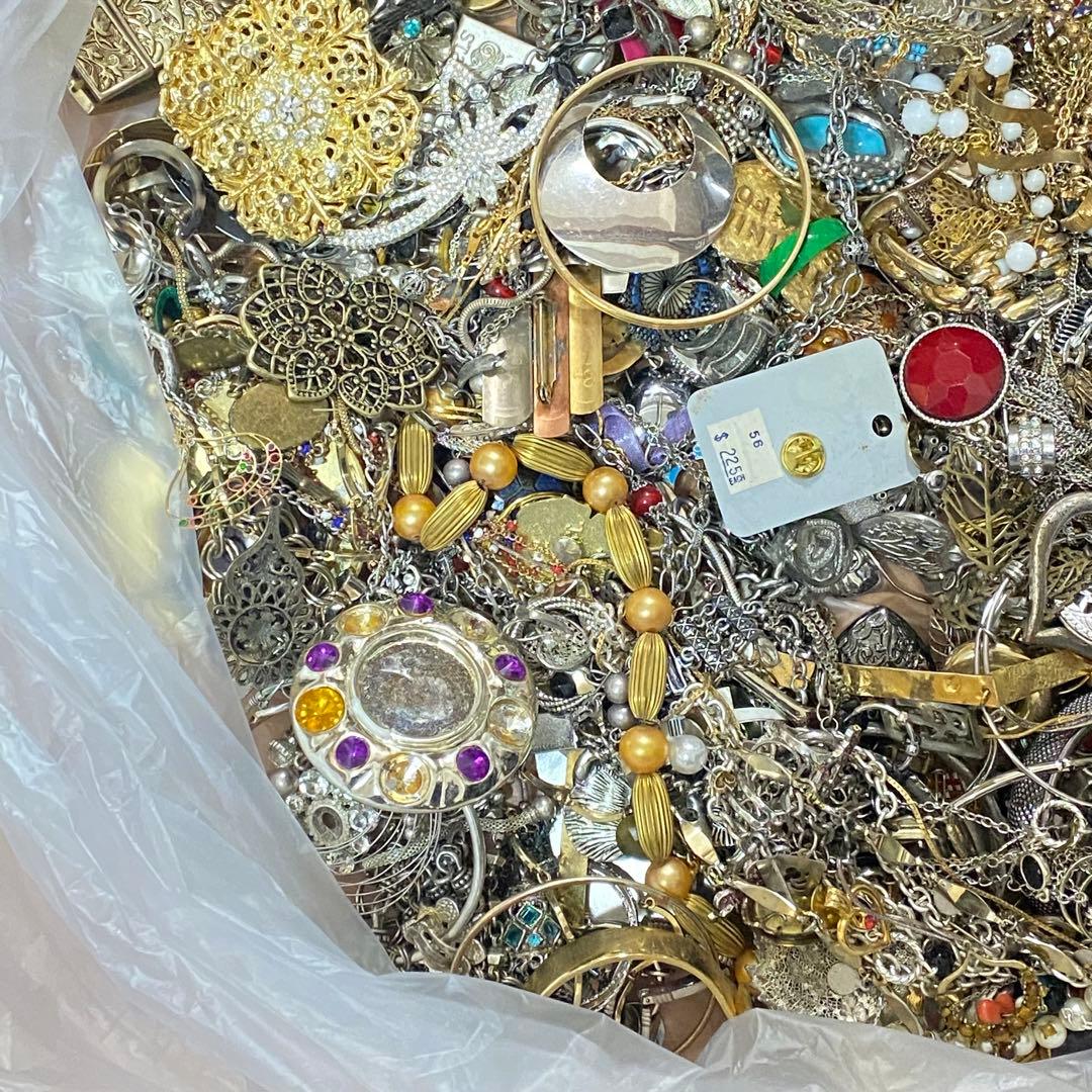 大量　まとめ売り　ジャンク　未選別　アクセサリー色々⑪　約9.7㎏　ネックレス他