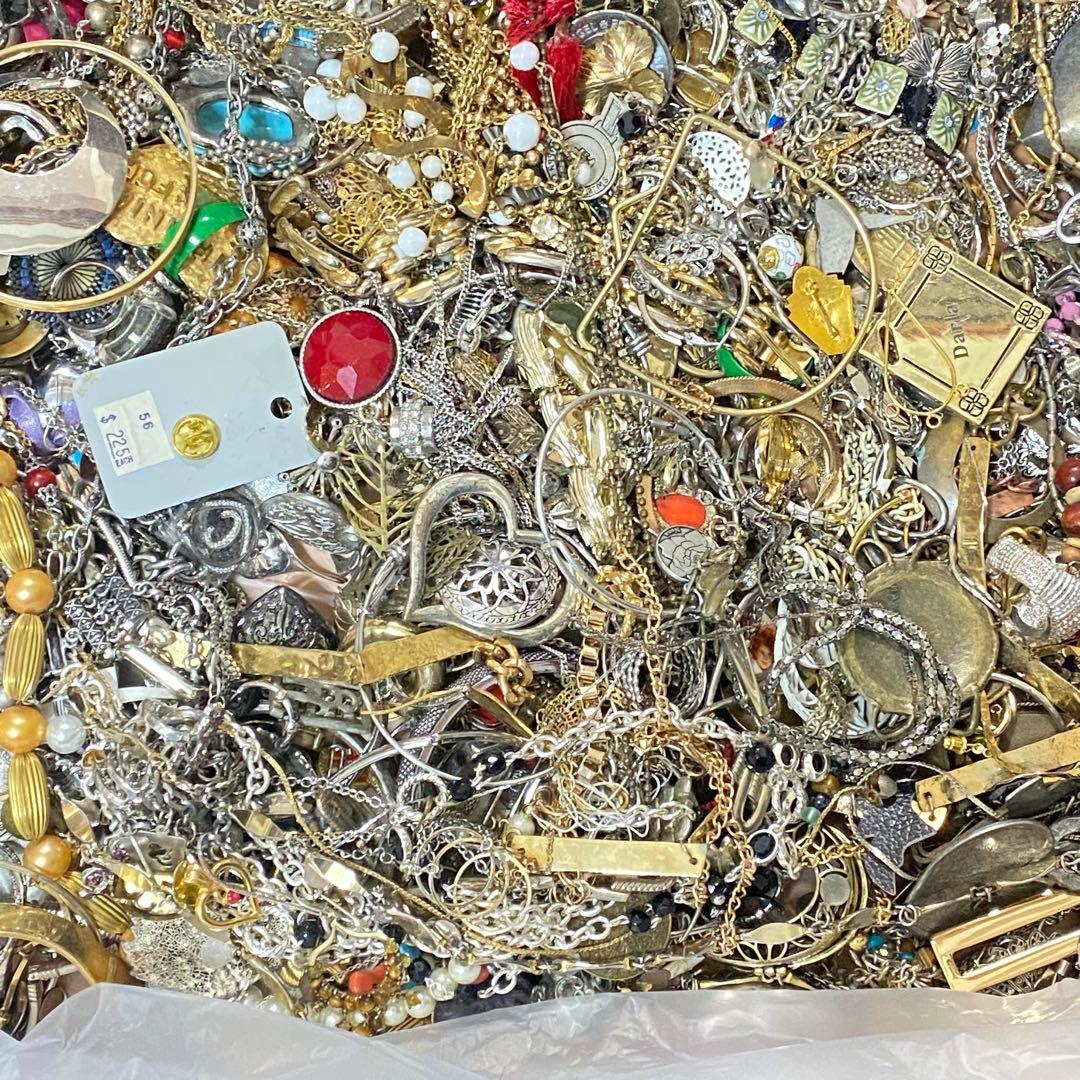 大量　まとめ売り　ジャンク　未選別　アクセサリー色々⑪　約9.7㎏　ネックレス他