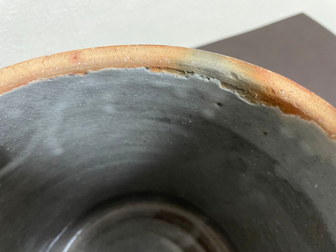 坂田泥華　萩剥離釉窯変寸胴水指　共箱　共布　栞　萩焼　茶道具