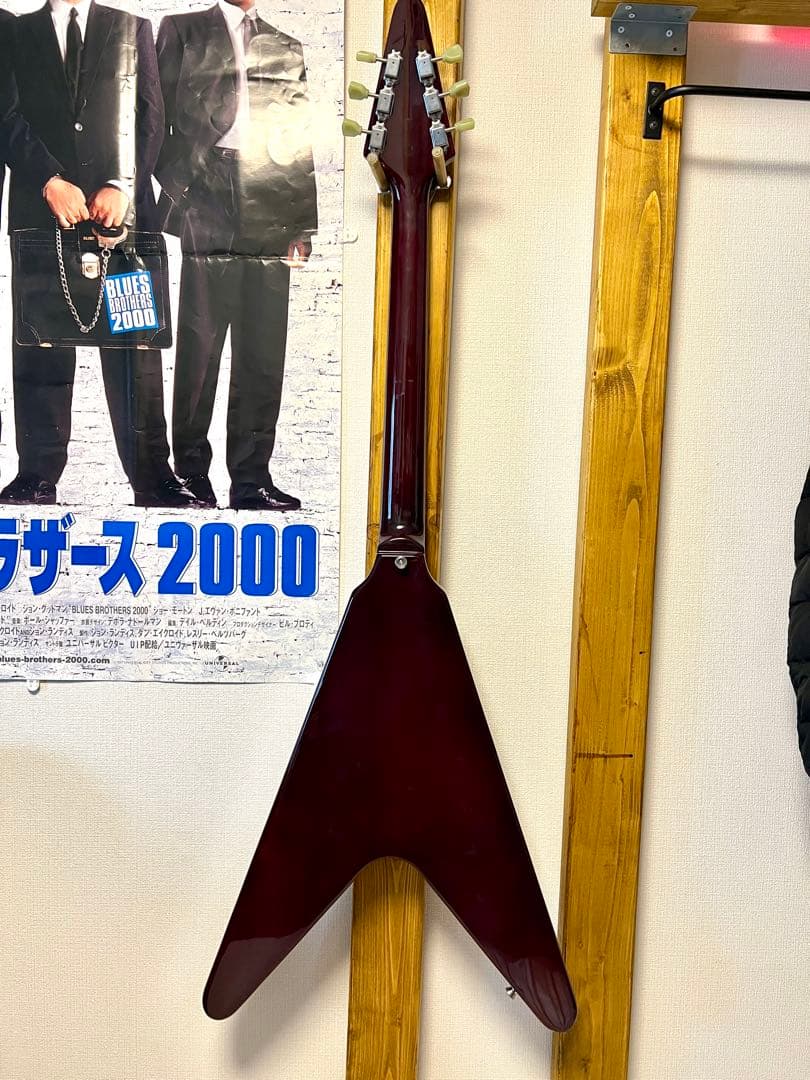 Blitz By Aria Pro II フライングV セットネック チェリー