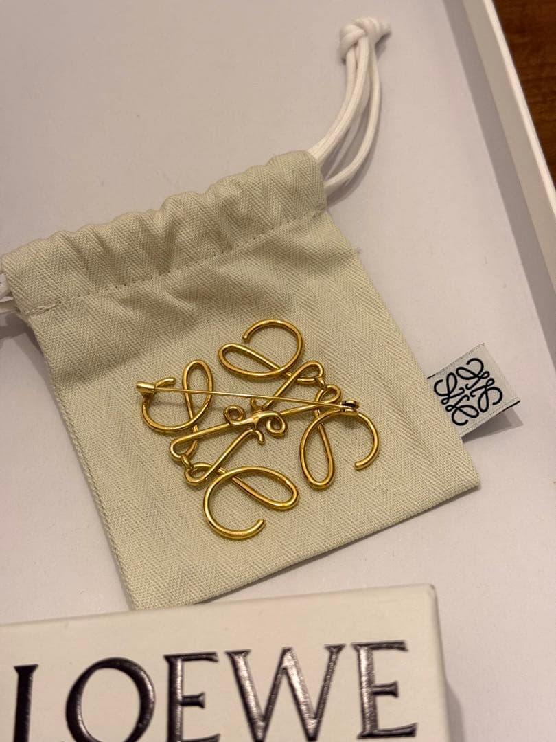 LOEWE ゴールドブローチ