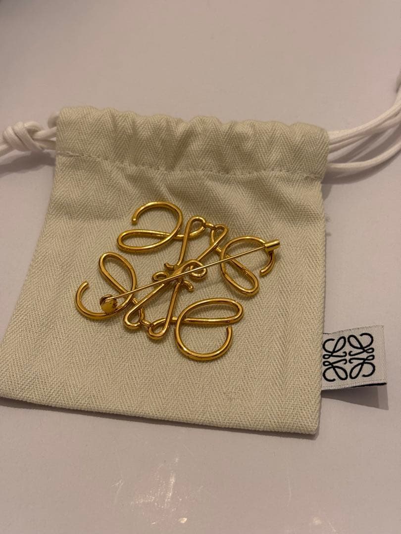 LOEWE ゴールドブローチ