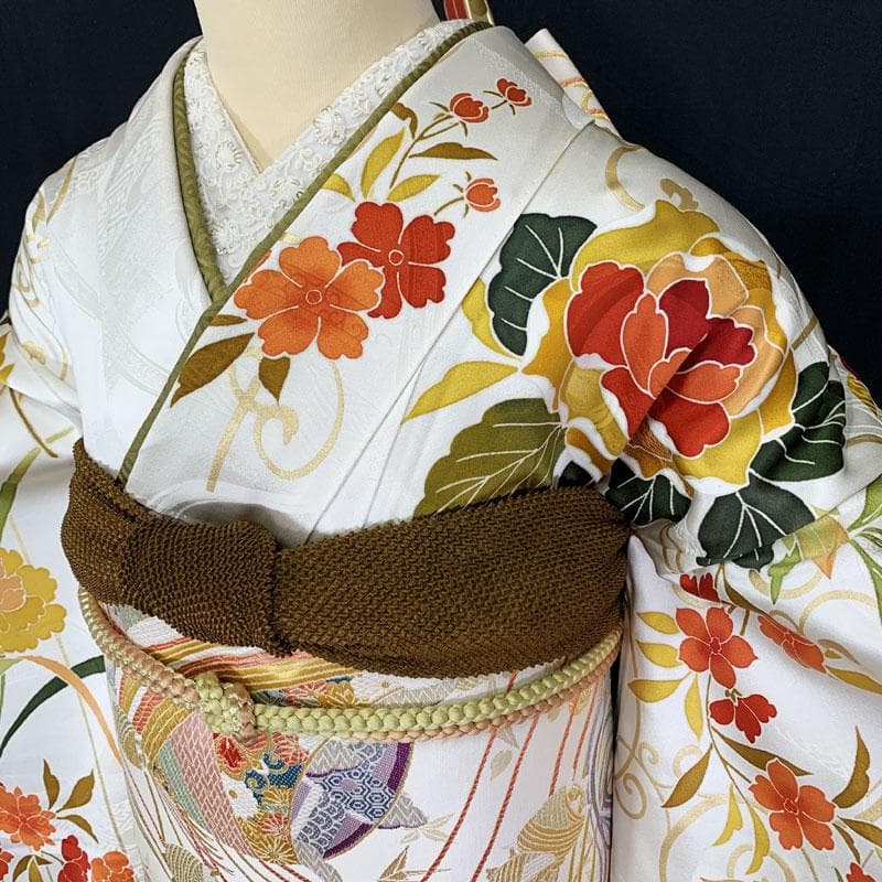 507z45☆中振袖 金駒刺繍 金彩 地紋 薔薇 唐草 ホワイト☆成人式 結婚式