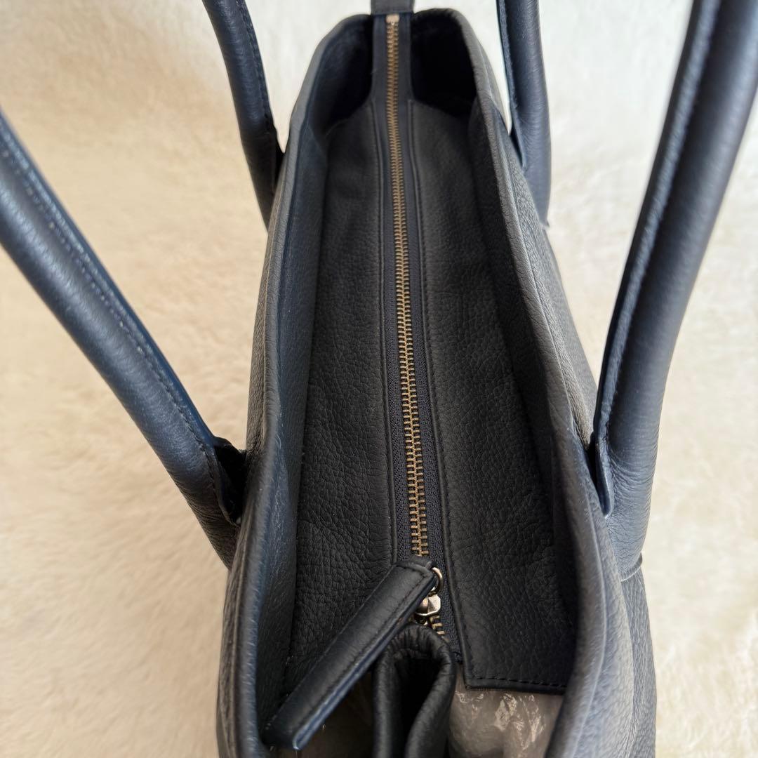 【美品】　バーニーズニューヨーク　オールレザー　トートバッグ　ネイビー　A4