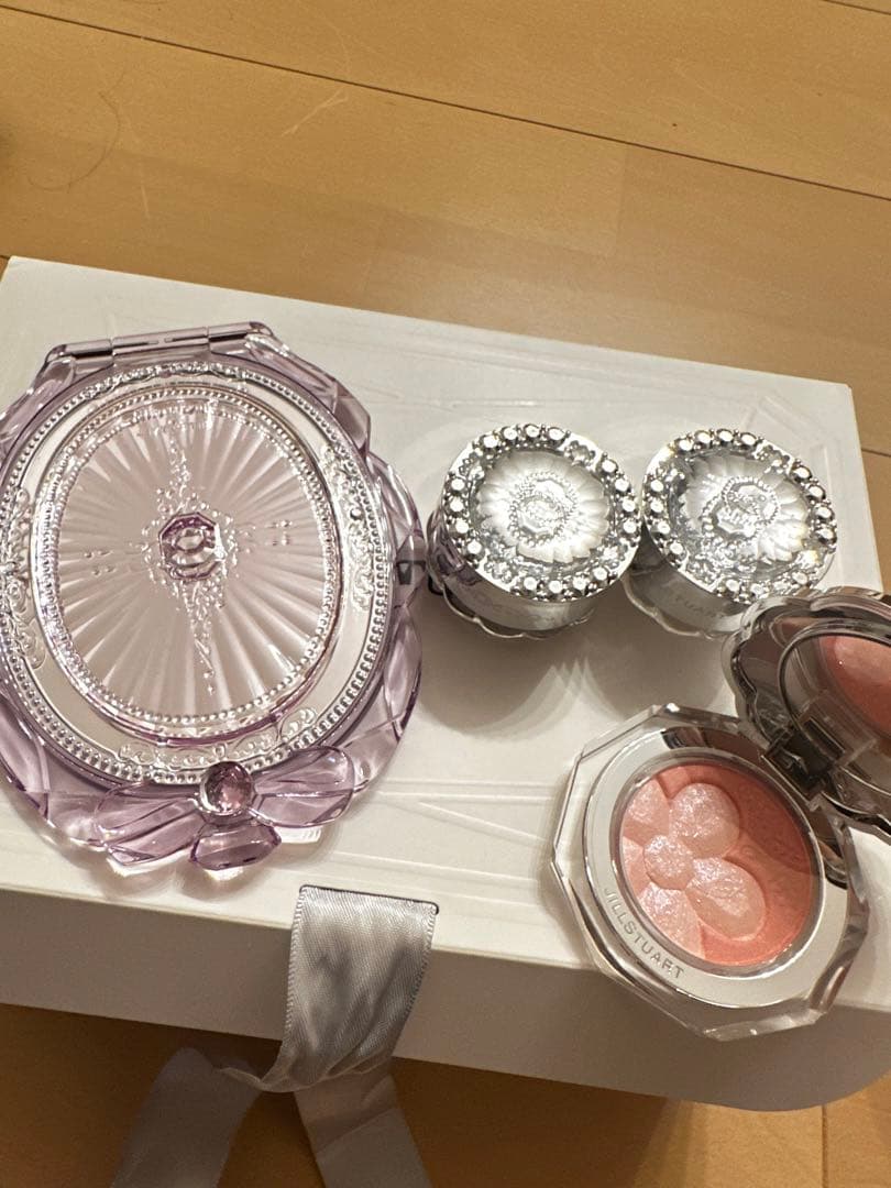 JILLSTUART サクラブーケ アイシャドウ、チーク　ギフトボックス付き