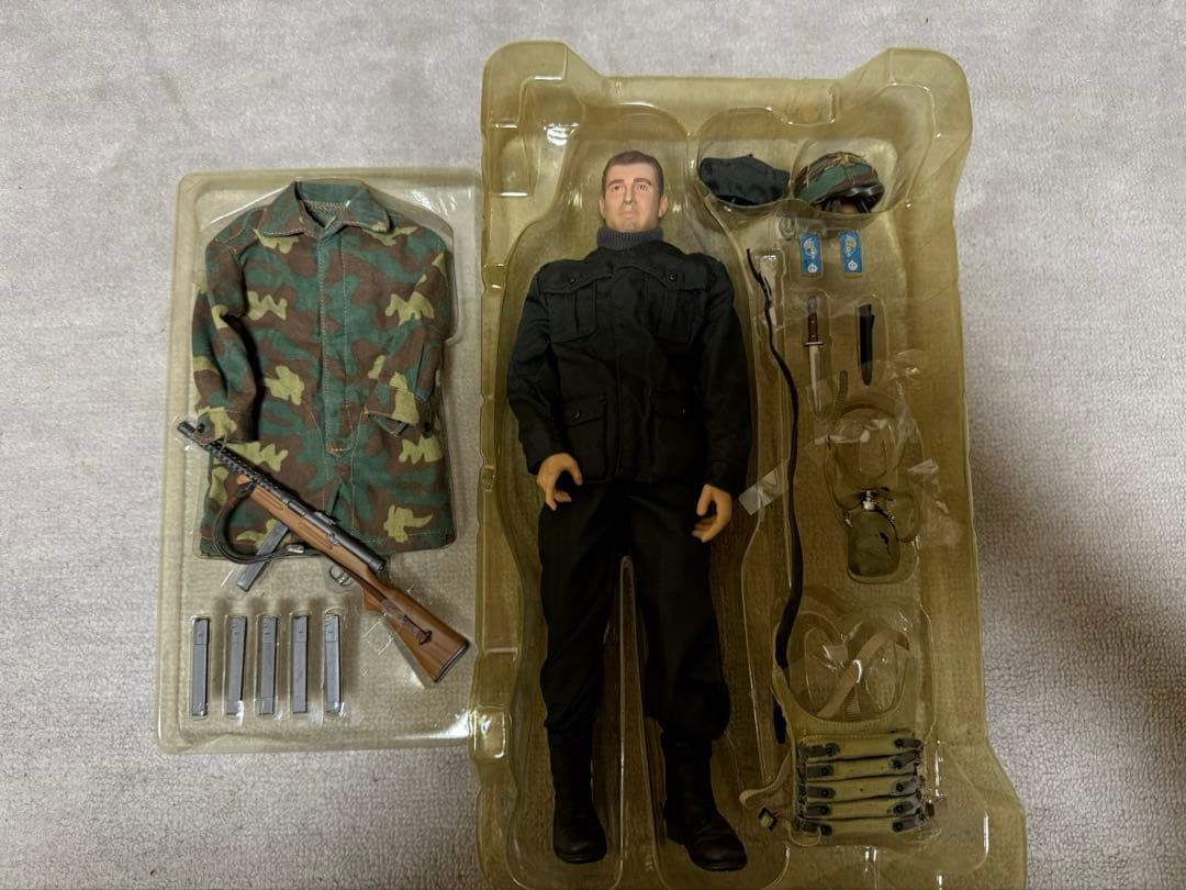 ドラゴンモデルズ　1/6WW2イタリア軍空挺兵　フィギュア　レア