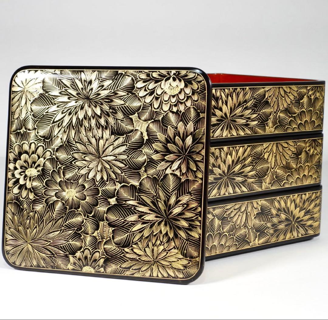 輪島塗　3段重箱　布着本堅地　 菊彫り詰め沈金　木製