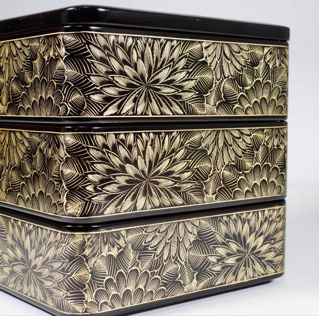 輪島塗　3段重箱　布着本堅地　 菊彫り詰め沈金　木製